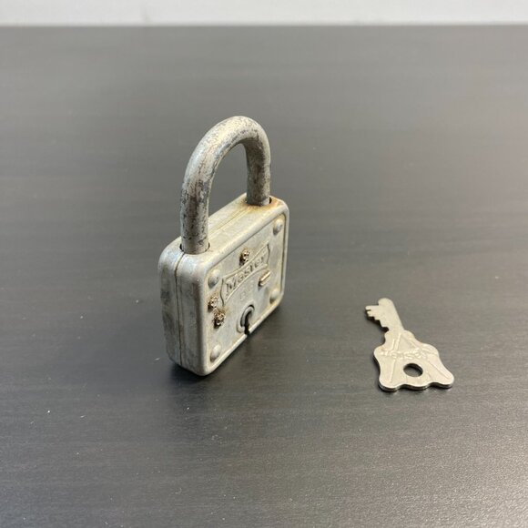 Vintage Classic #66 MASTER Lock with Key, Milwaukee Wis USA, Padlock Lock, Vinta - Picture 7 of 10